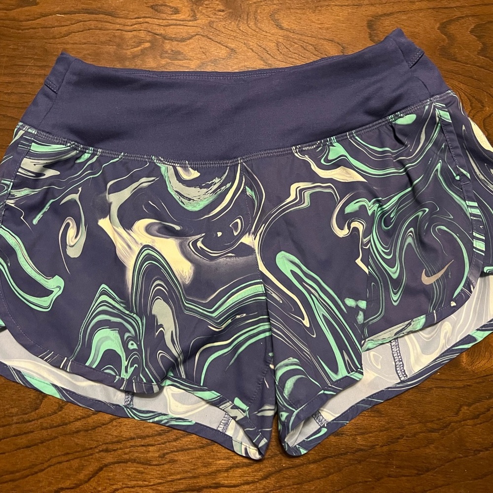 Nike marble shorts
Women’s Xs